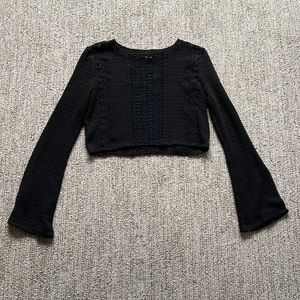 Sweater-like crop top, black, flare sleeves.